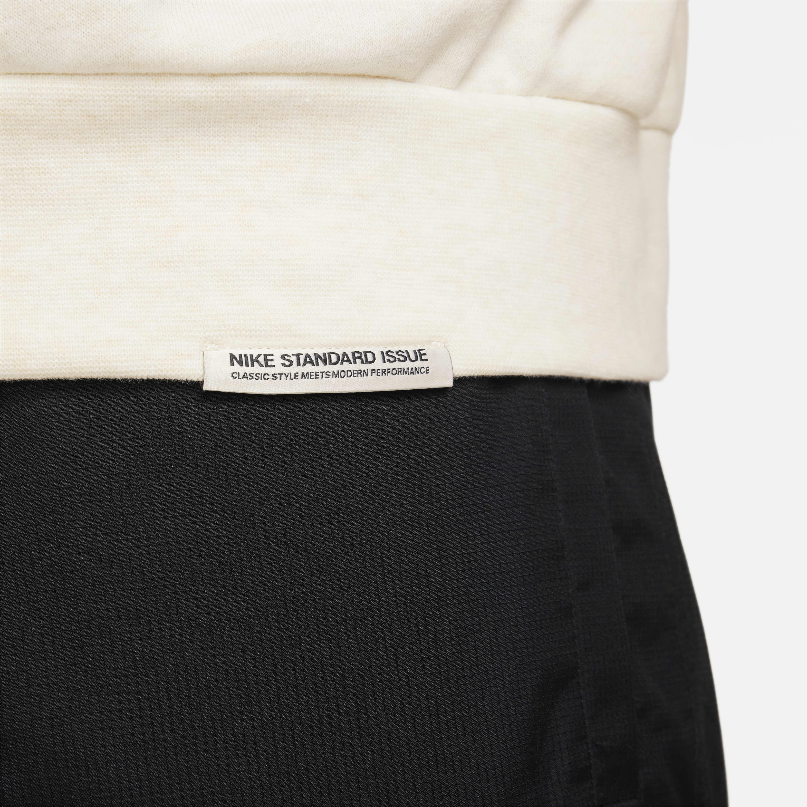 Nike Standard Issue image number 13