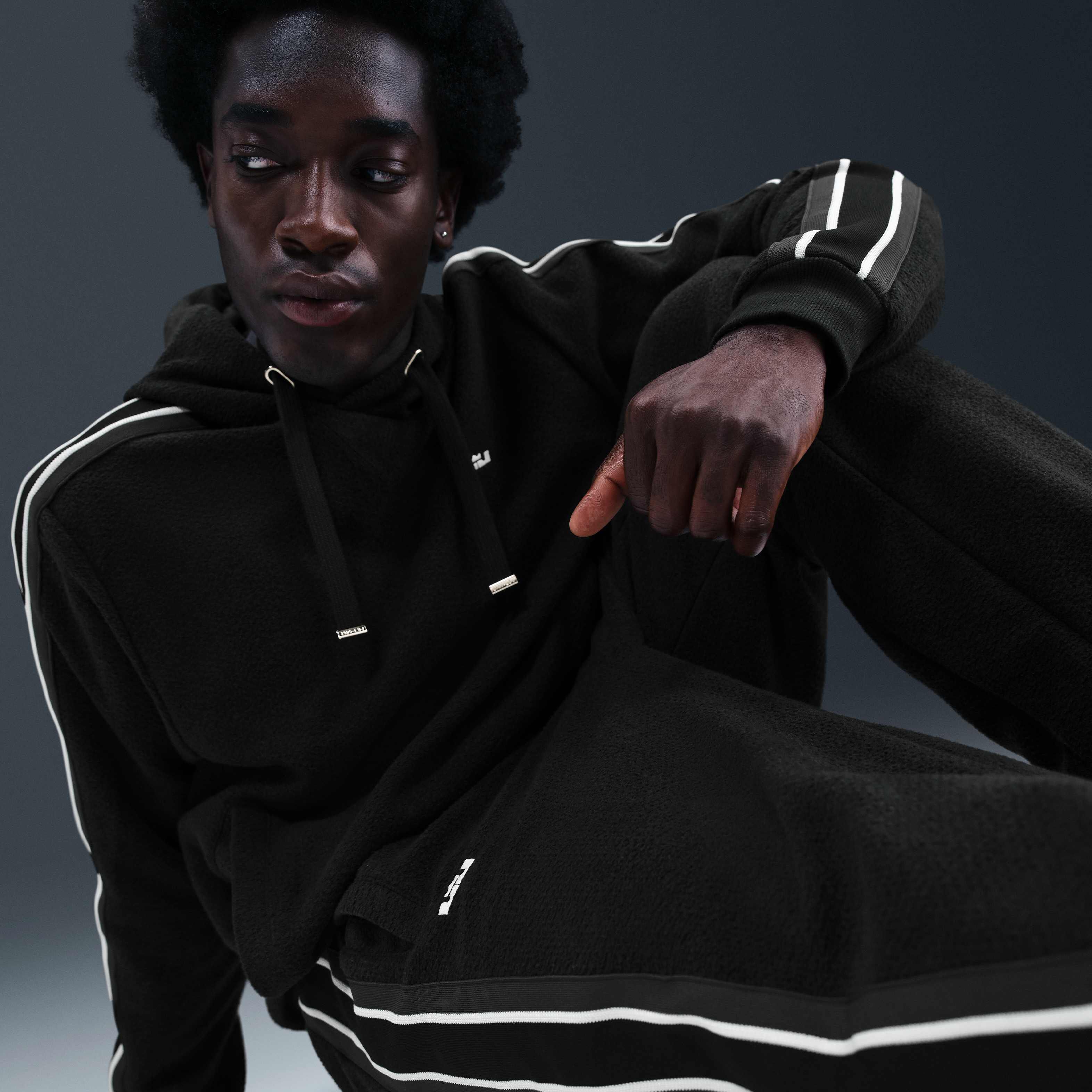 ليبرون ستاندرد ايشيو image number 4