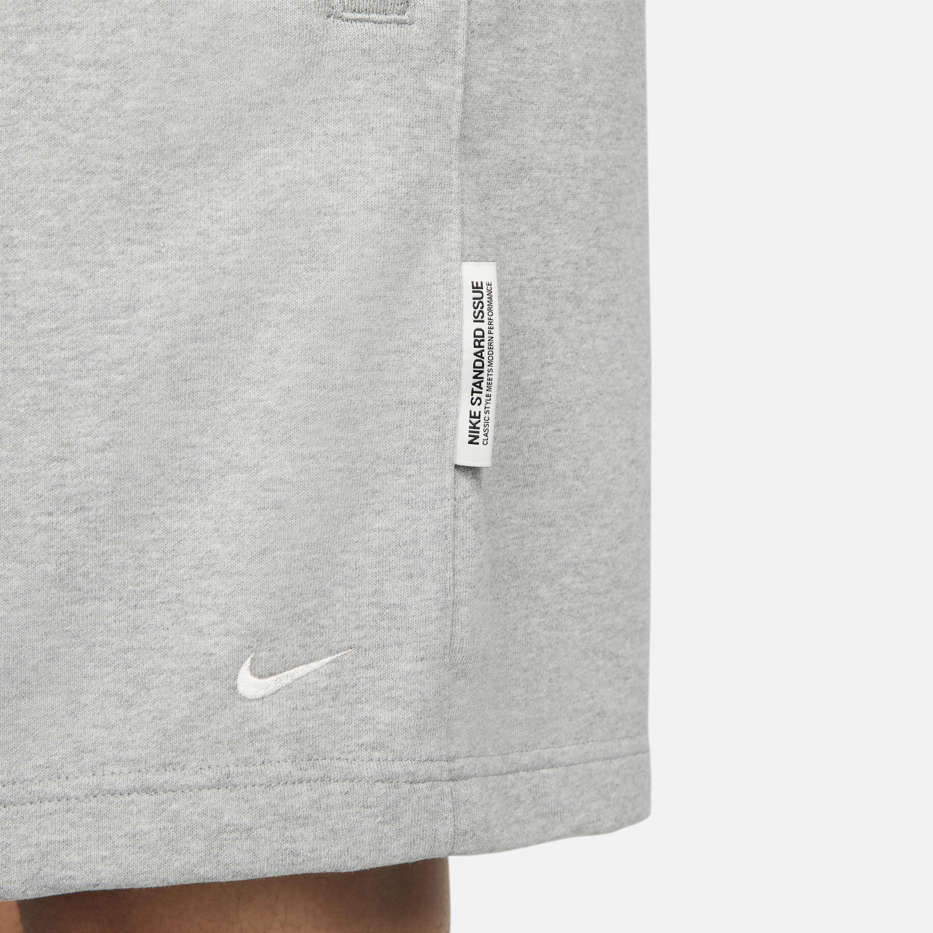 Nike Standard Issue image number 7