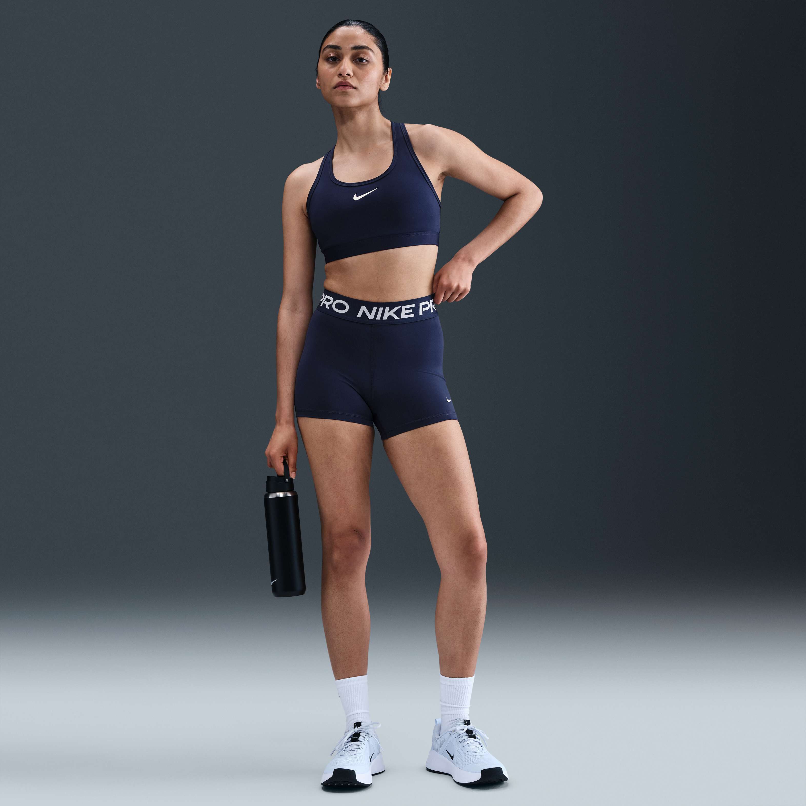 Nike Pro image number 0