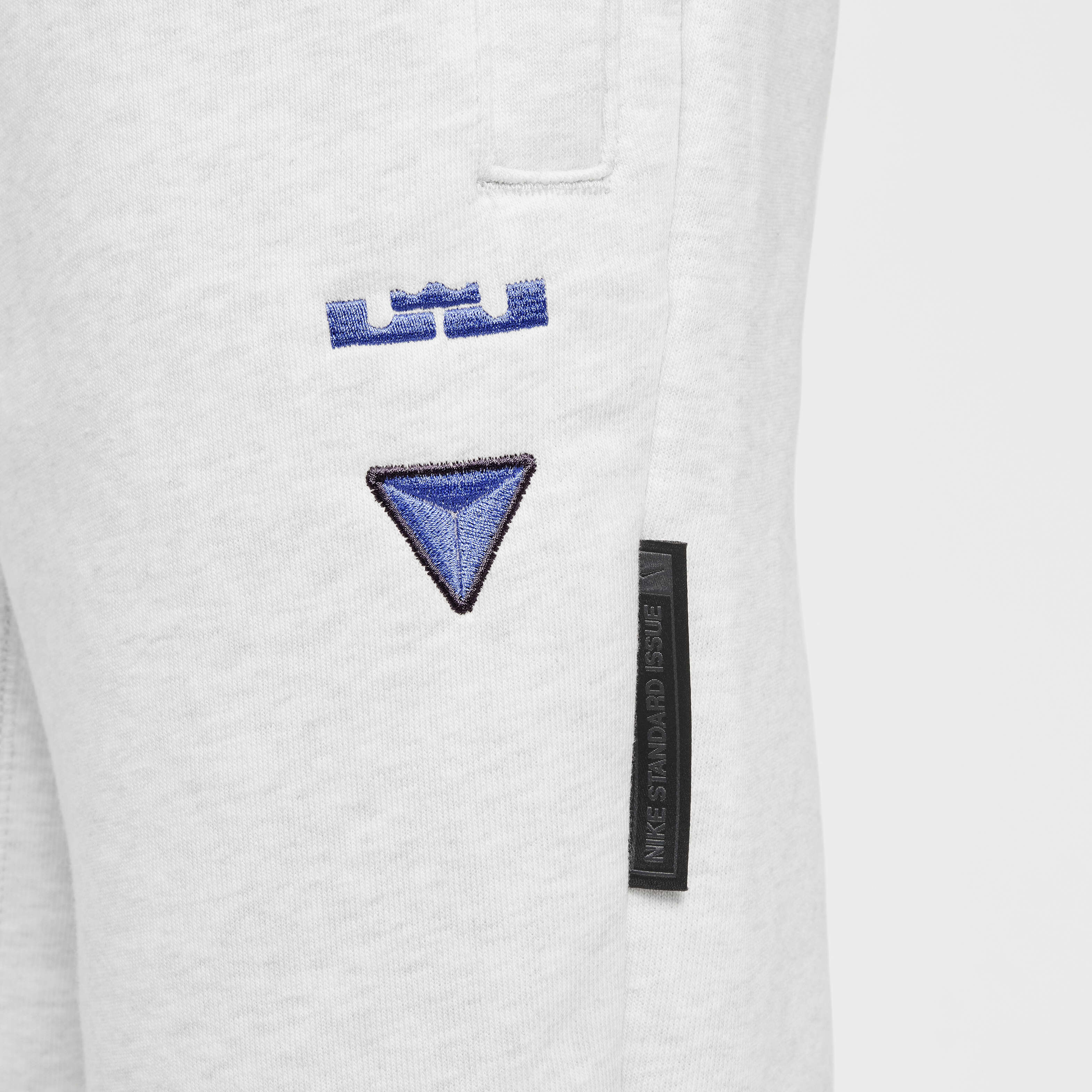 ليبرون ستاندرد ايشيو image number 6