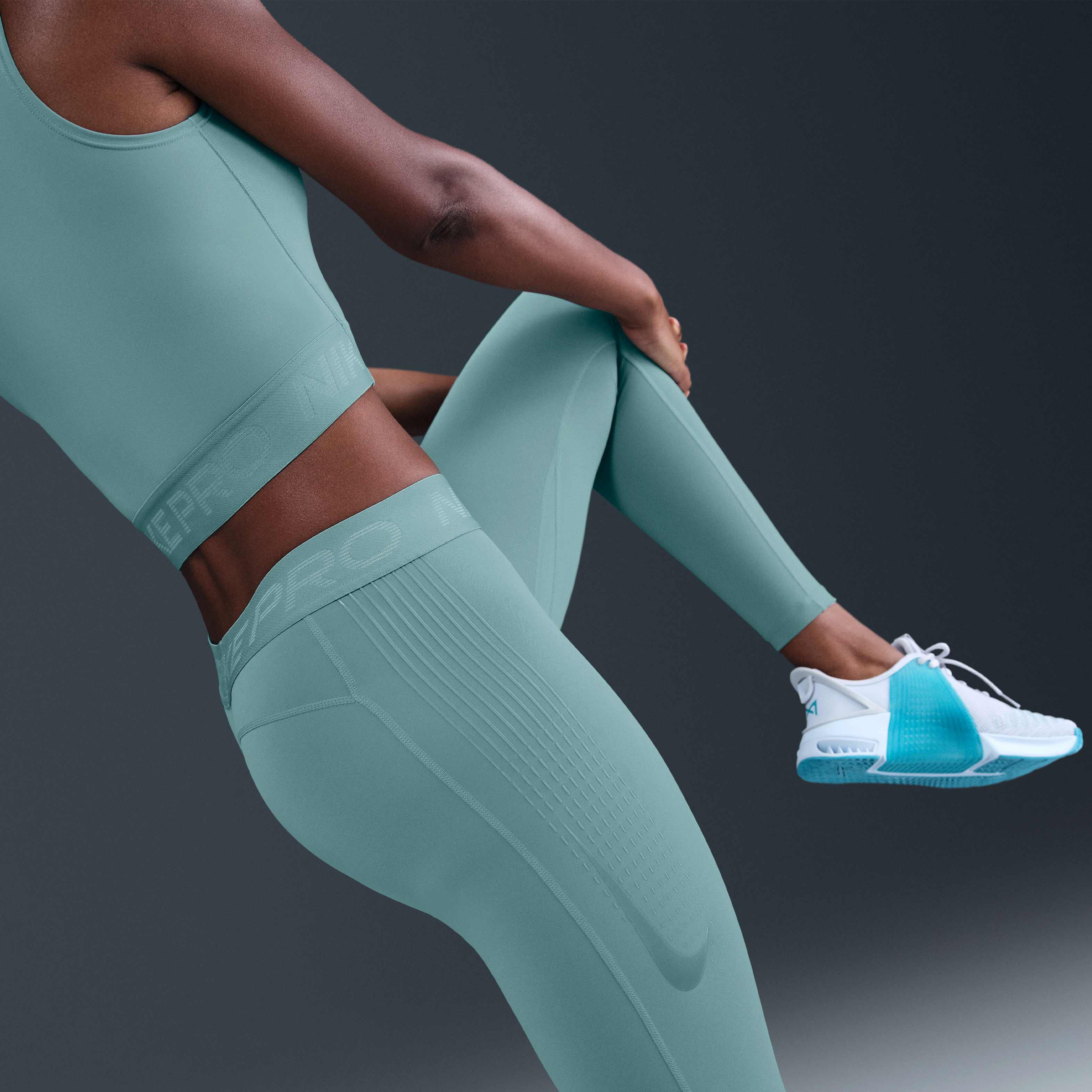 Nike Pro image number 2