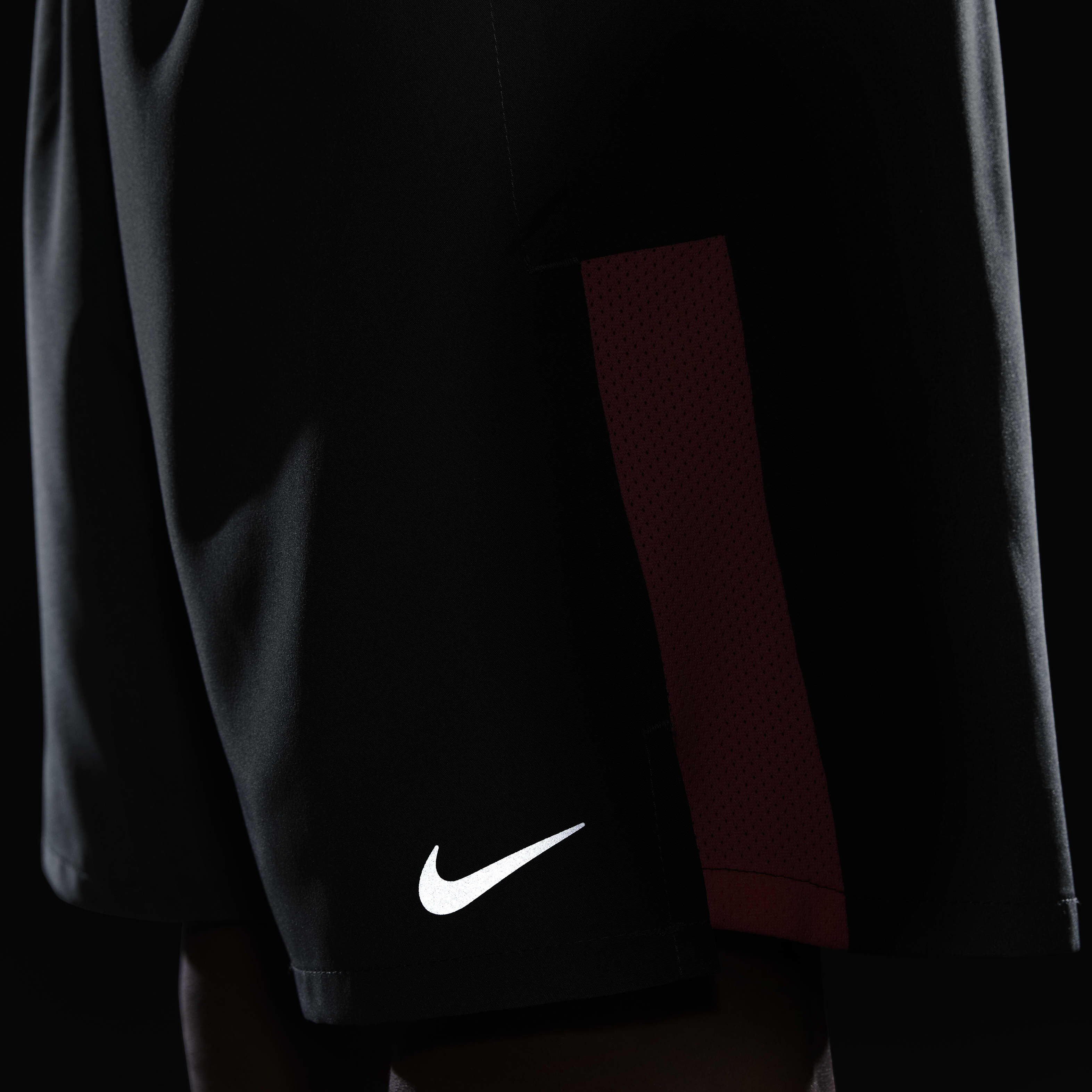Nike Dri-FIT Challenger image number 8