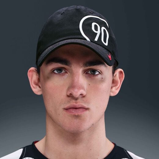 توتال 90-نايكي, نايكي كلوب, قبعة انستراكتشر