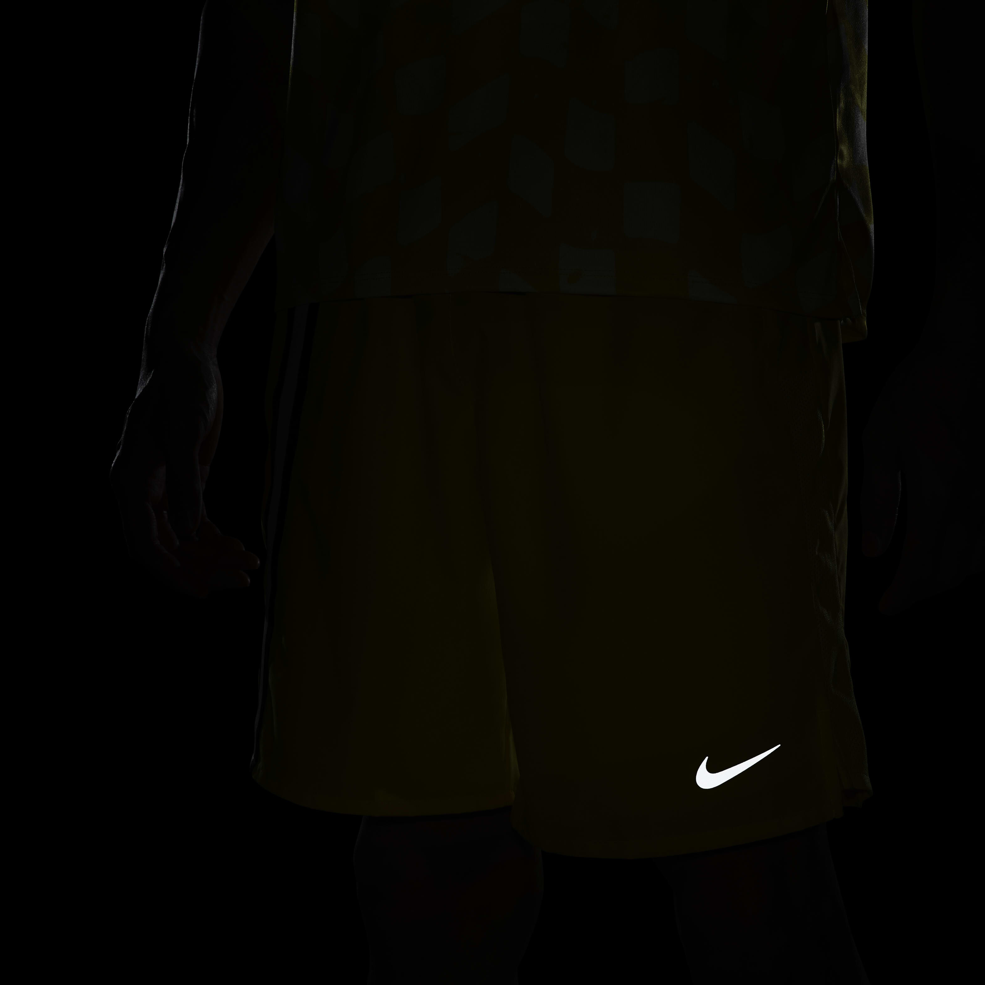 Nike Dri-FIT Challenger image number 7