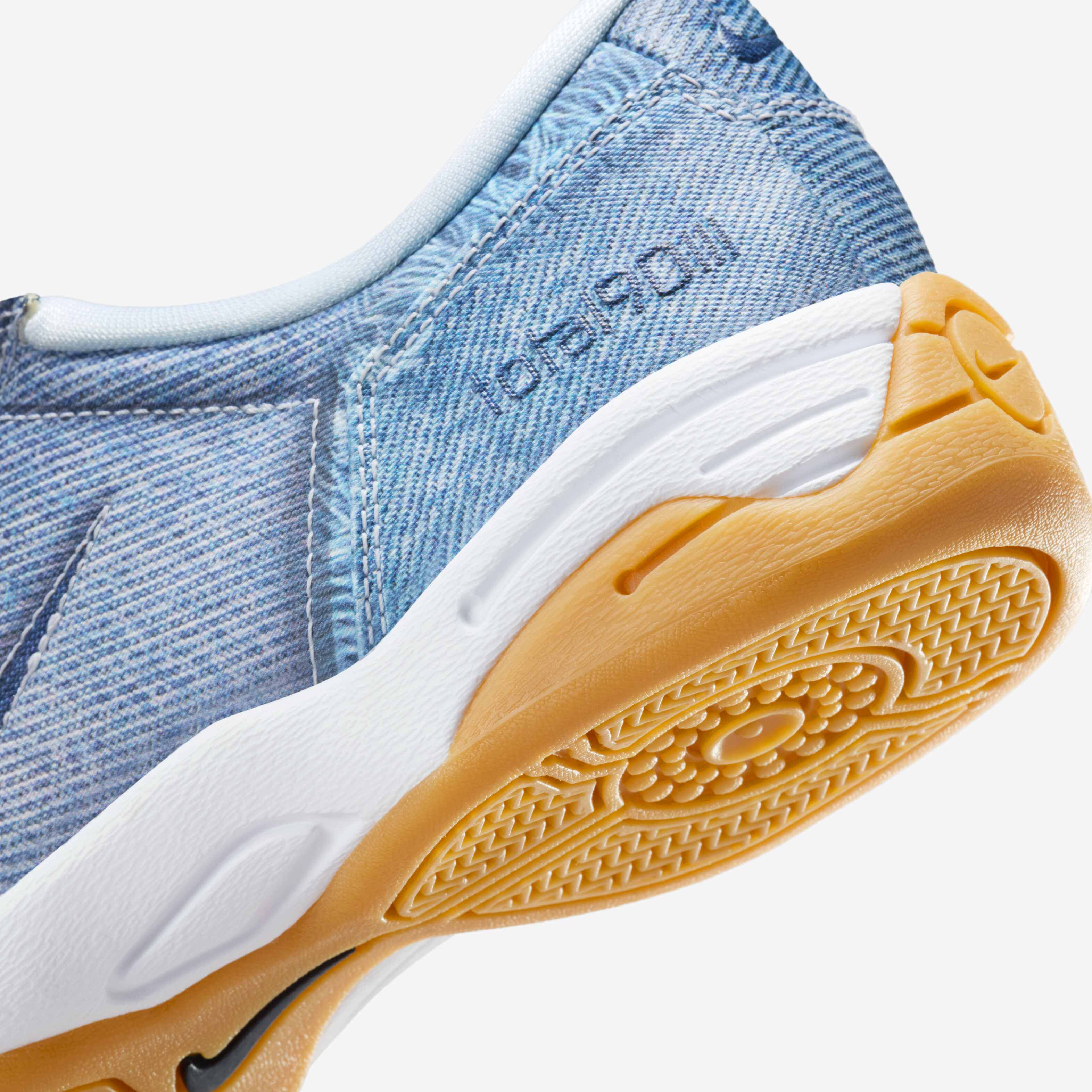 Nike Total90 image number 7