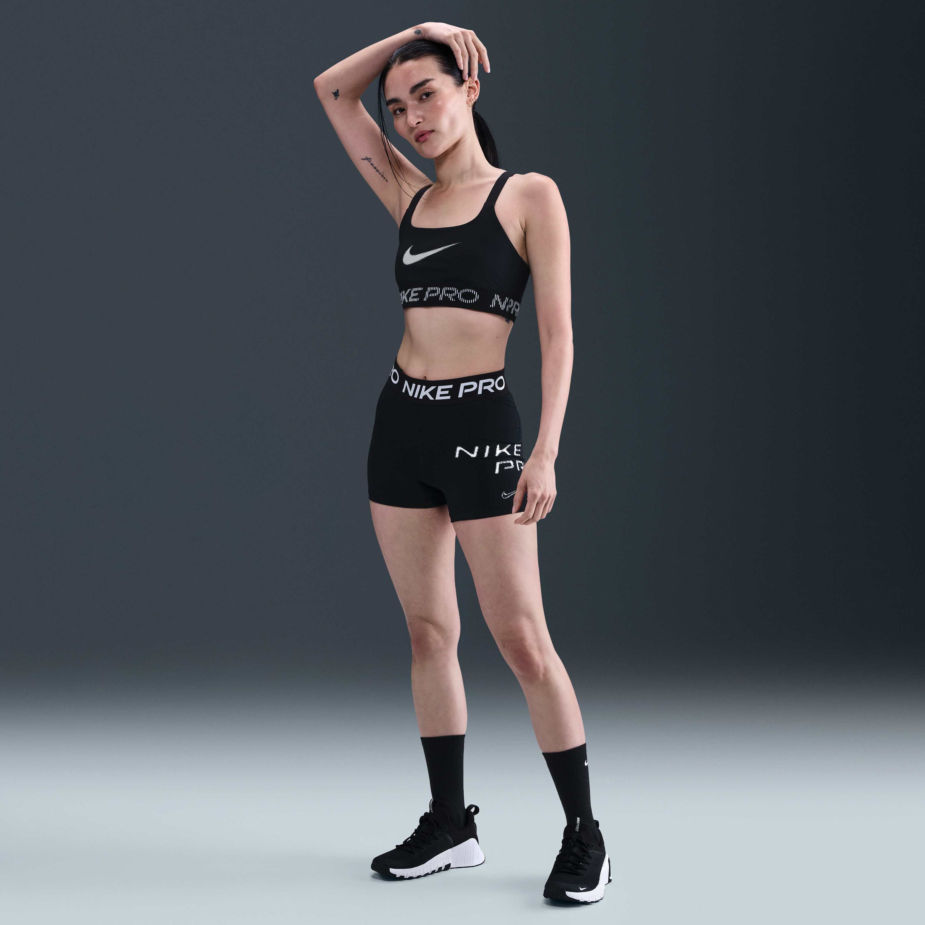 Nike Pro image number 3