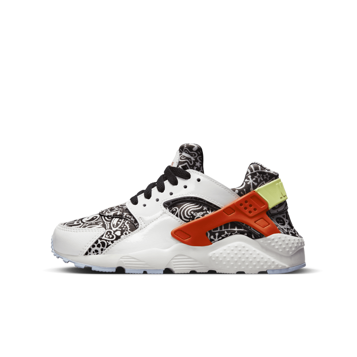 Can you put nike huaraches in the sales washer