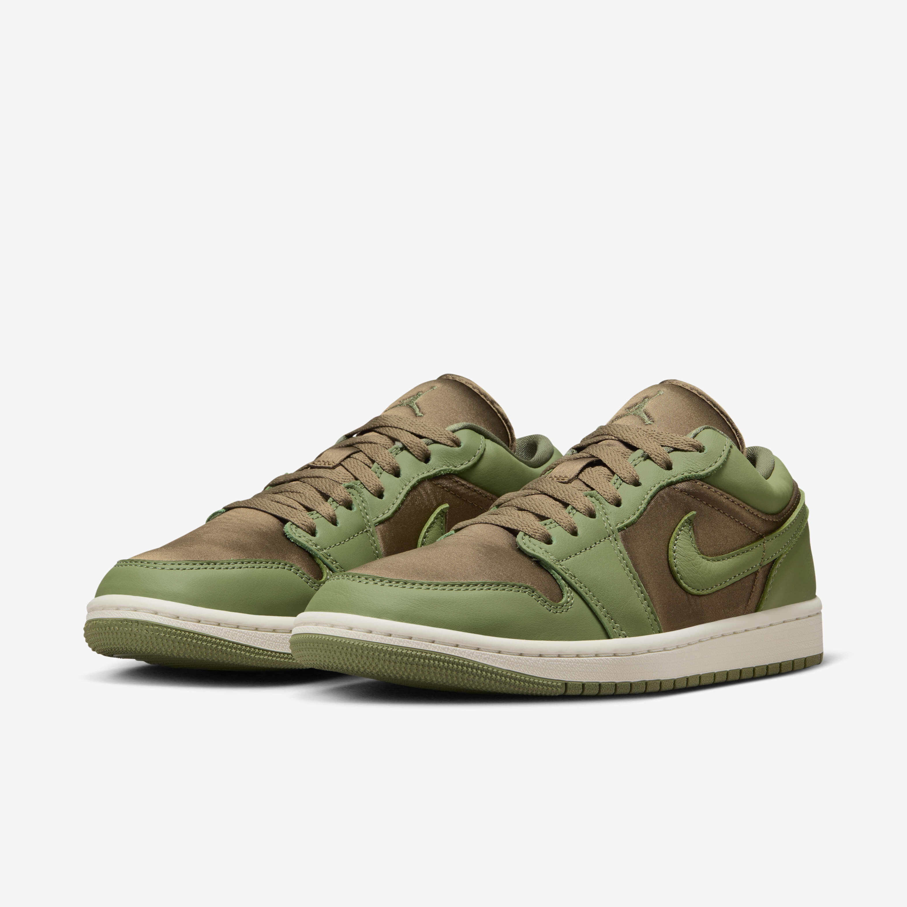 Air Jordan 1 Low SE image number 4