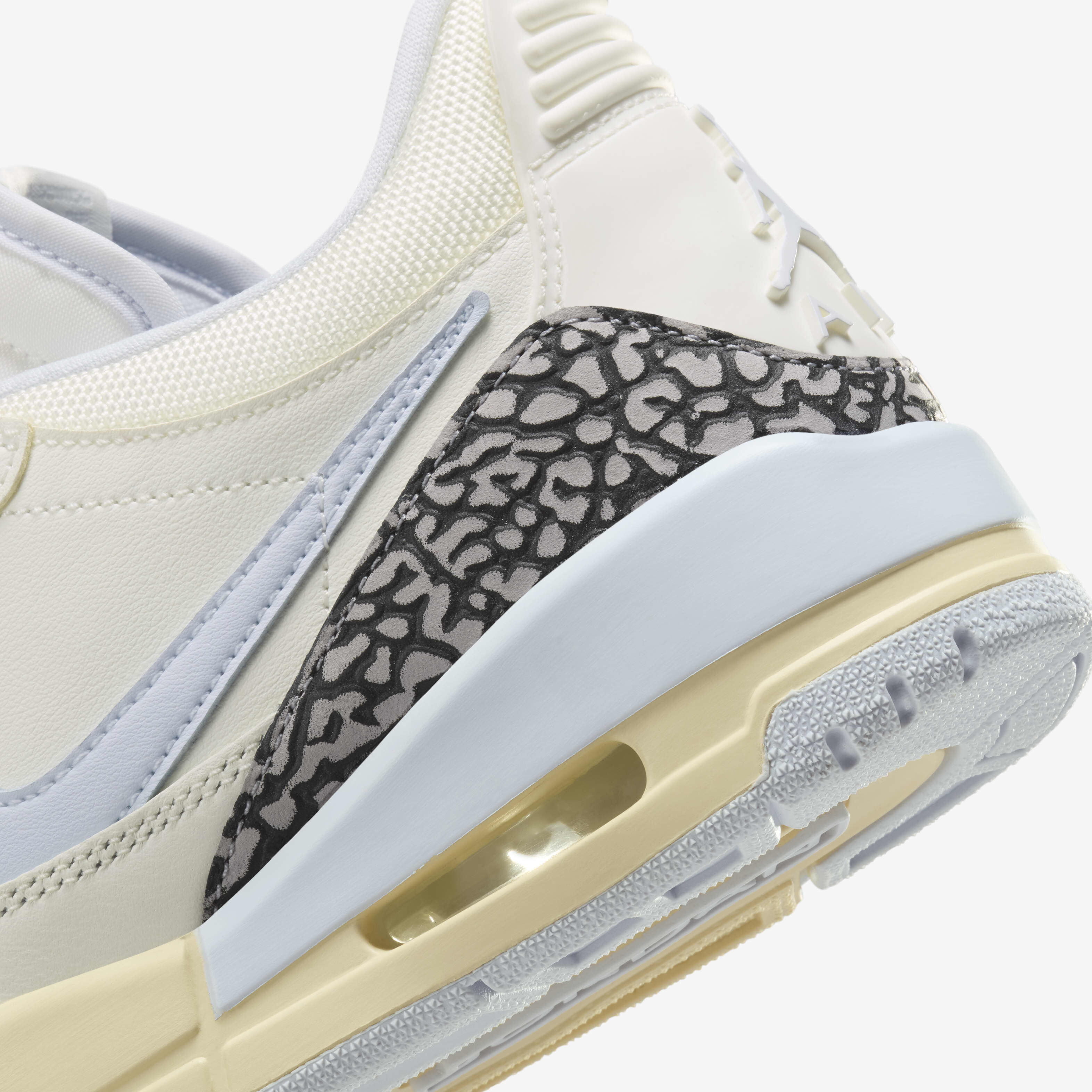 シューズ・サンダルその他 Nike Air Jordan Legacy 312 Low Women's Shoes FQ7827-101 Air Jordan Legacy 312 Low Women's Shoes. Nike.com