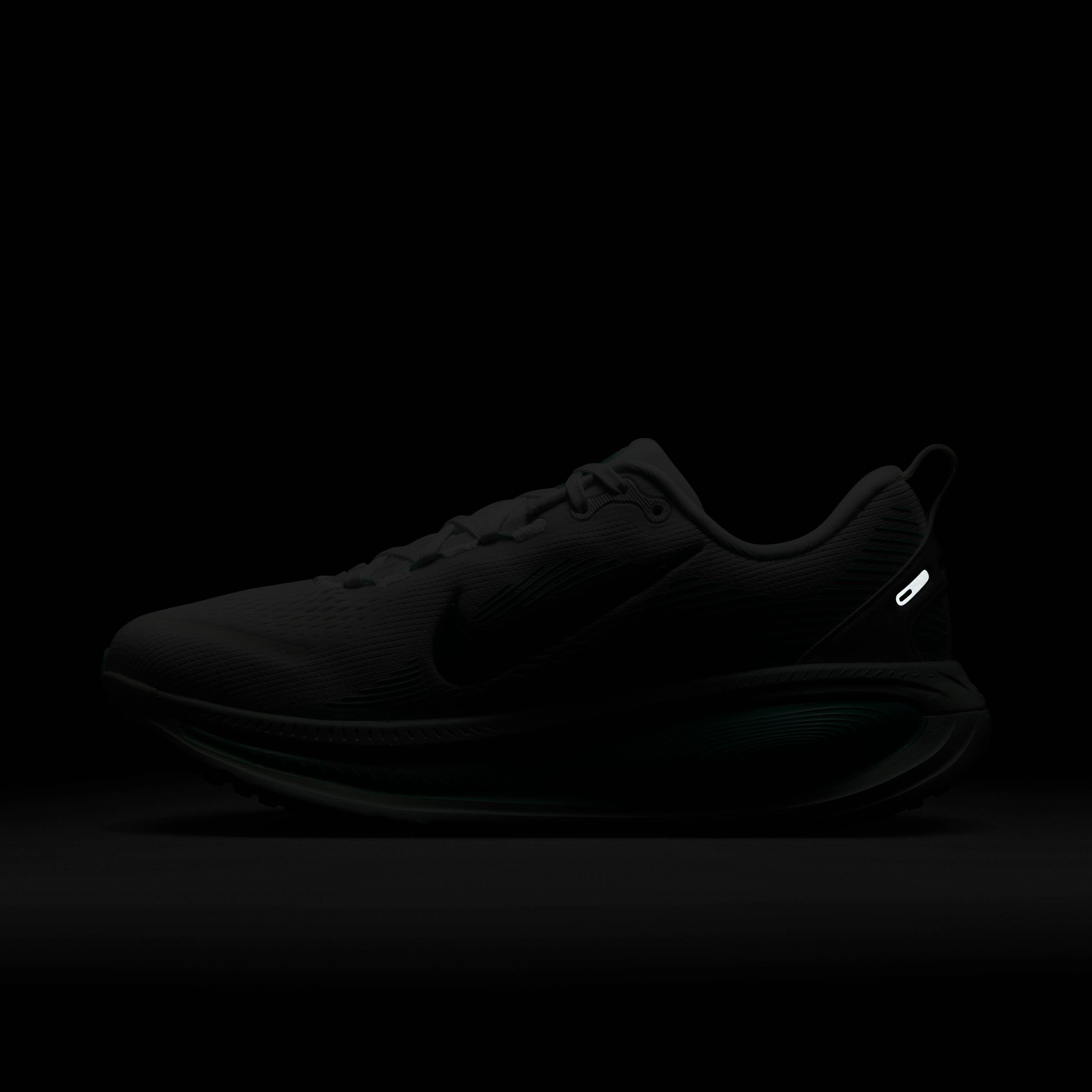 Nike Vomero 18 image number 10