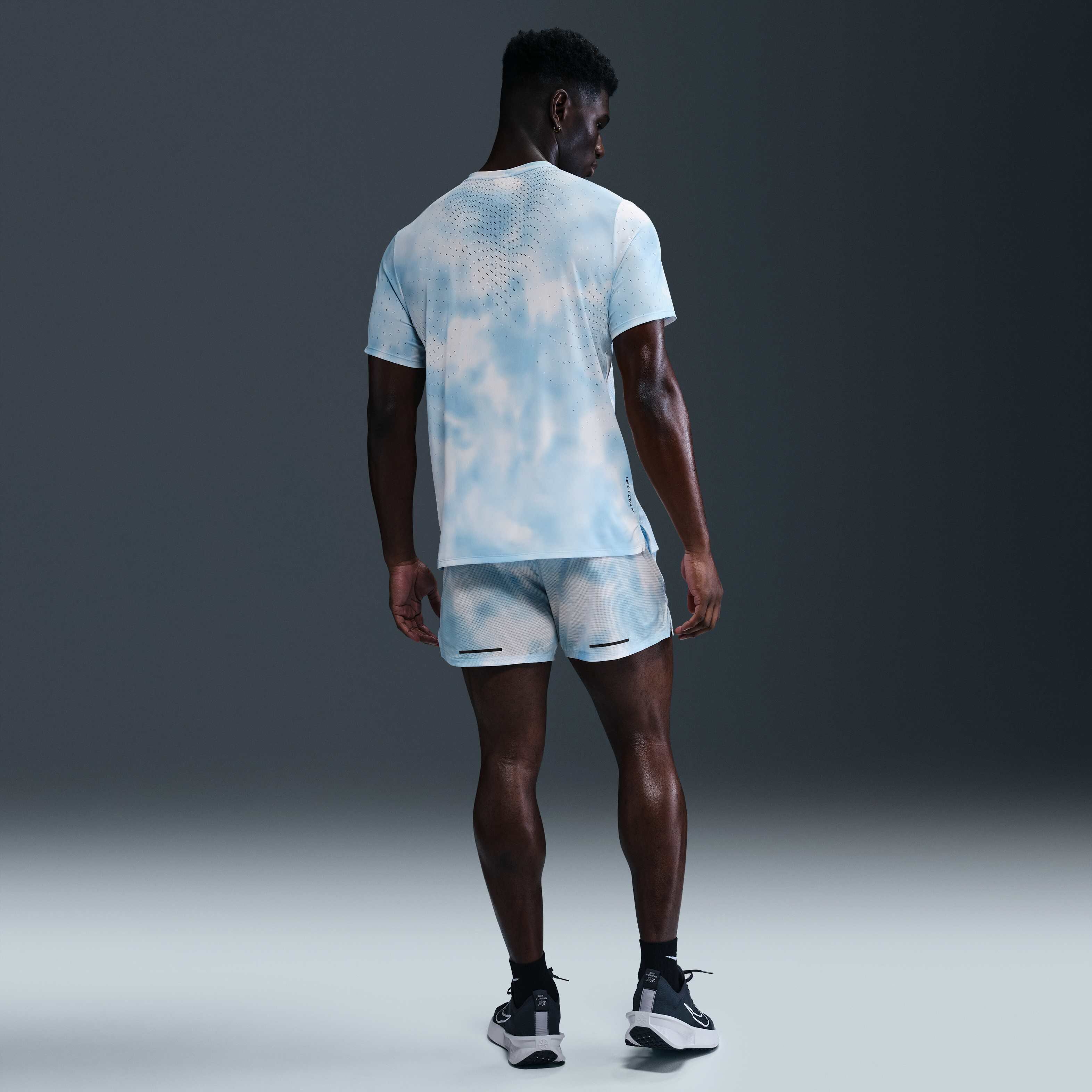 Nike Running Division Breathe image number 4