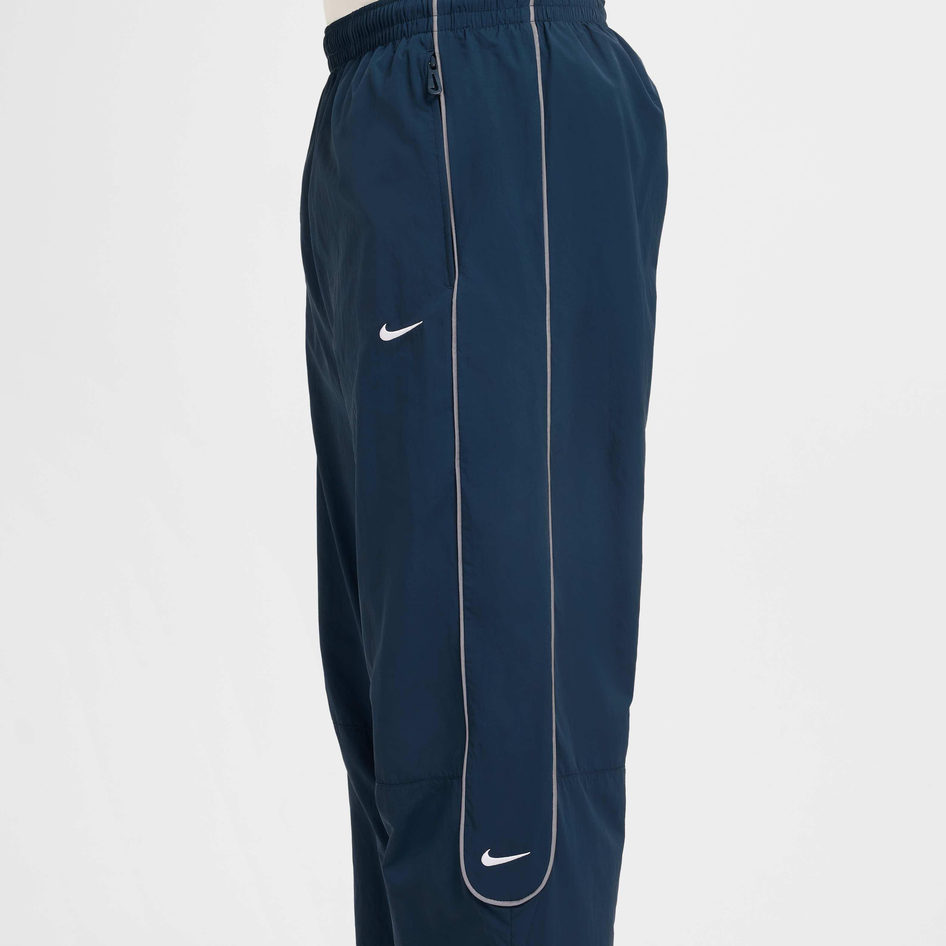 Nike Solo Swoosh image number 4