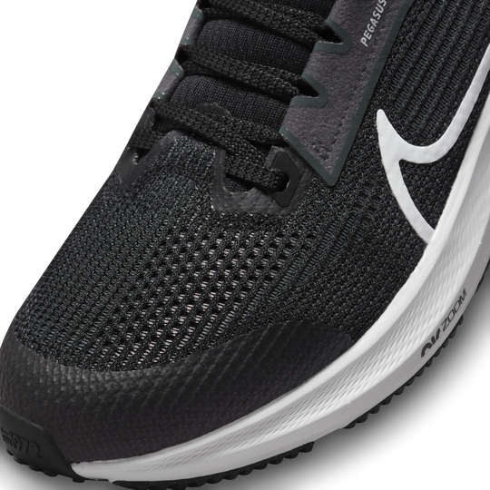 Shop Air Zoom Pegasus 40 Older Kids Road Running Shoes Nike KSA