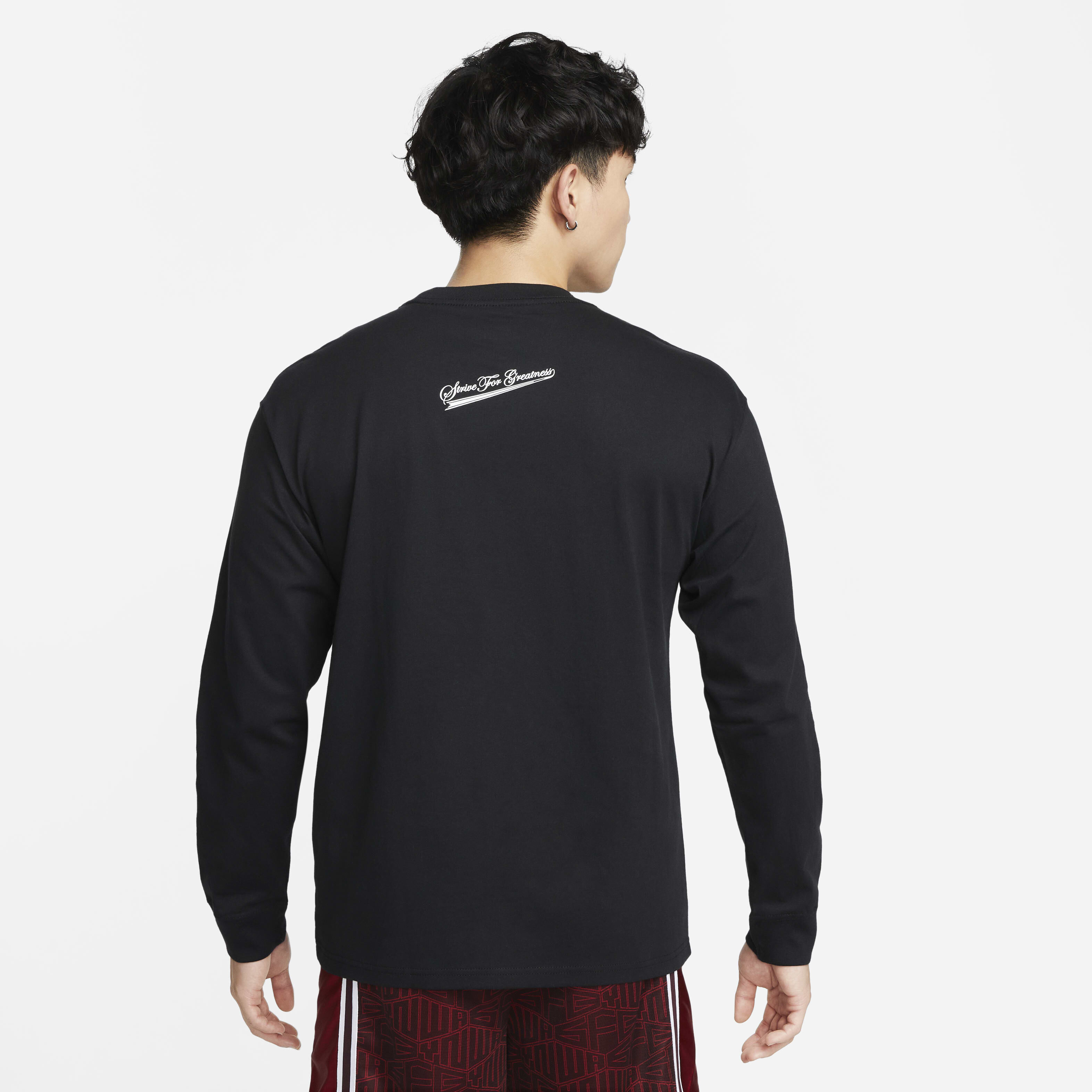 LeBron x Liverpool F.C. image number 1