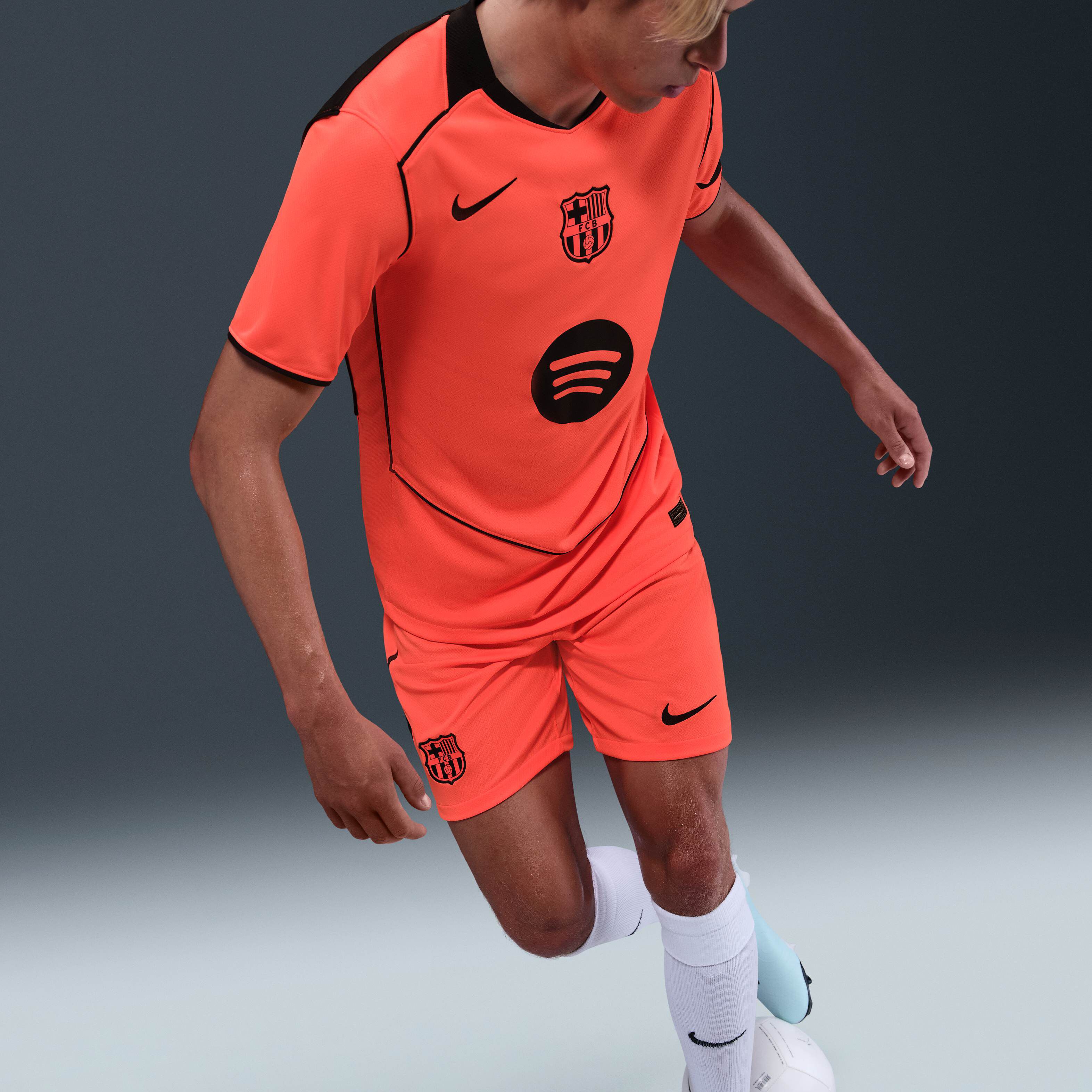 برشلونة 26/2025 ستيديوم البديل image number 4