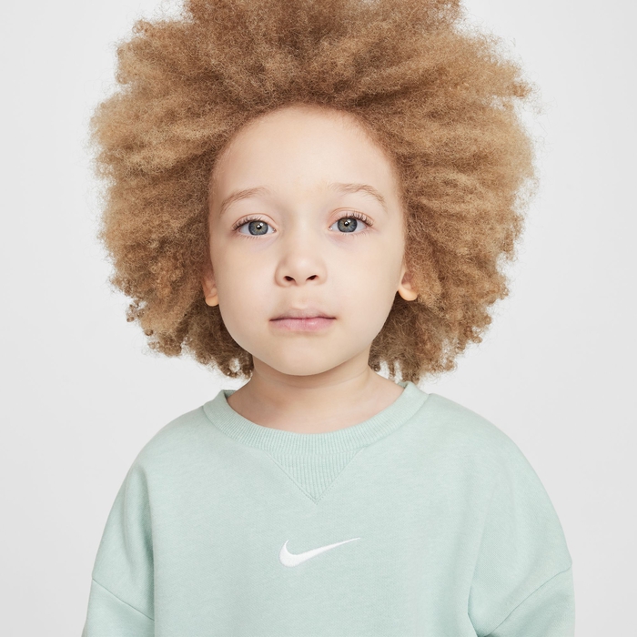 Nike Essentials image number 1 Nike Essentials image number 1