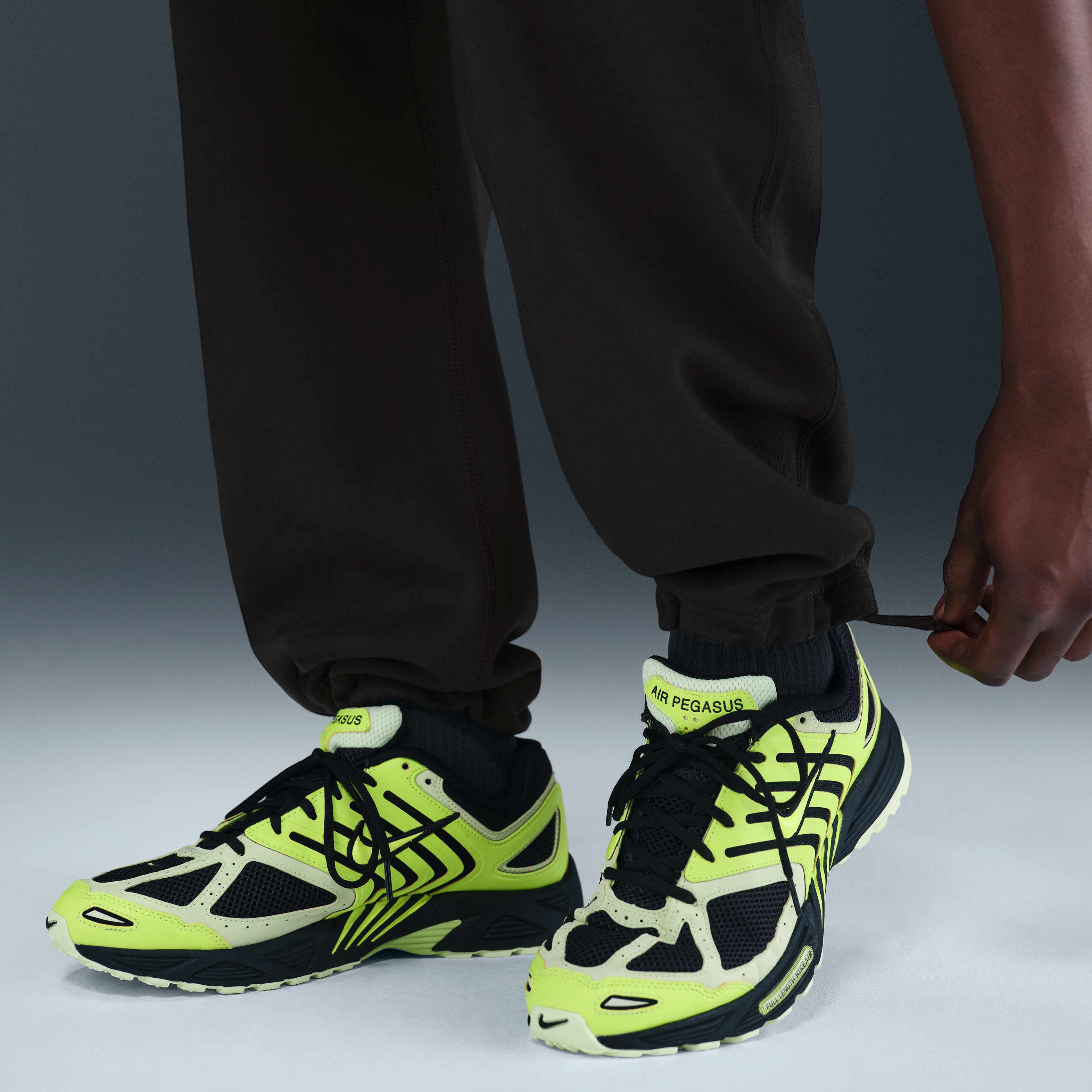 Nike Solo Swoosh image number 5