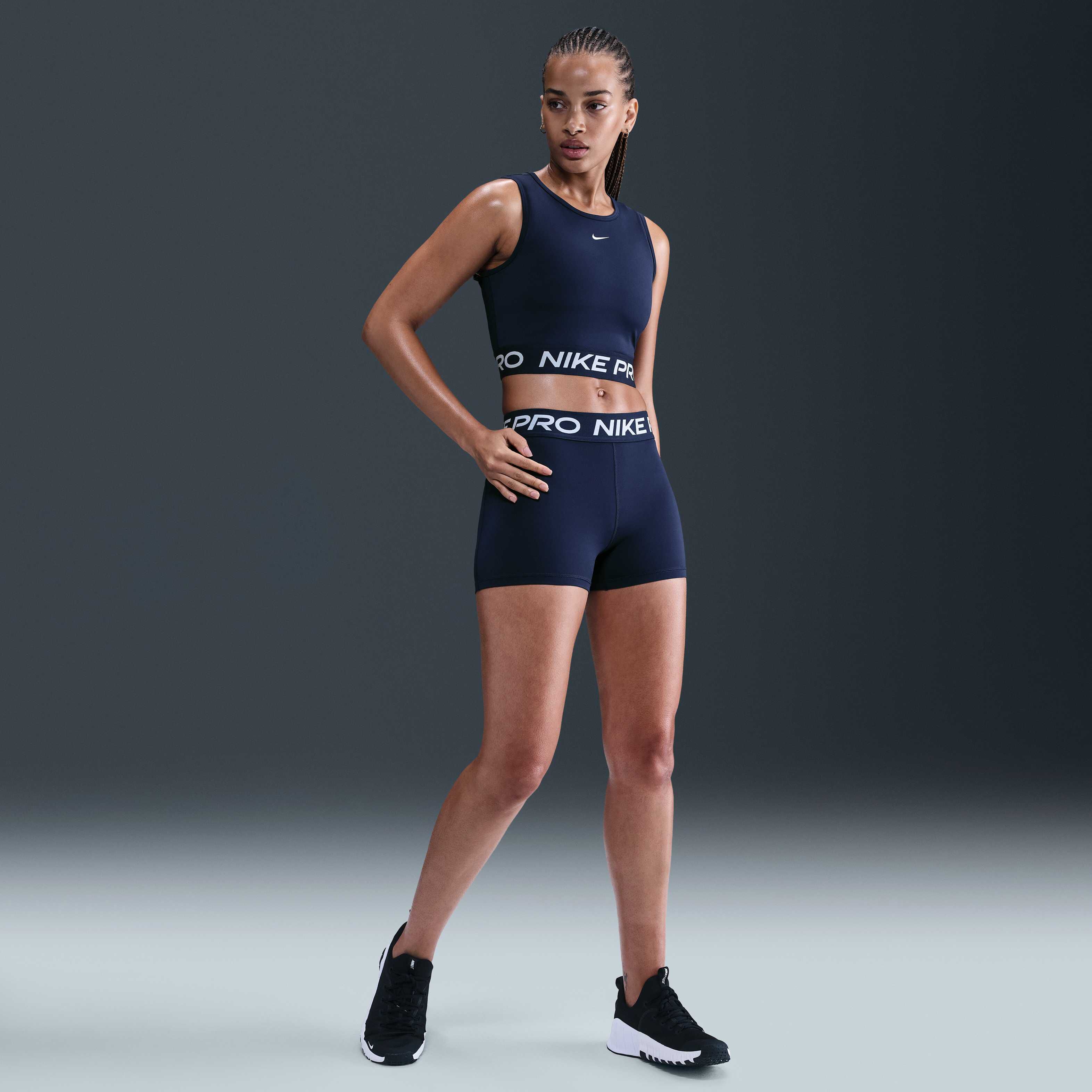 Nike Pro image number 3