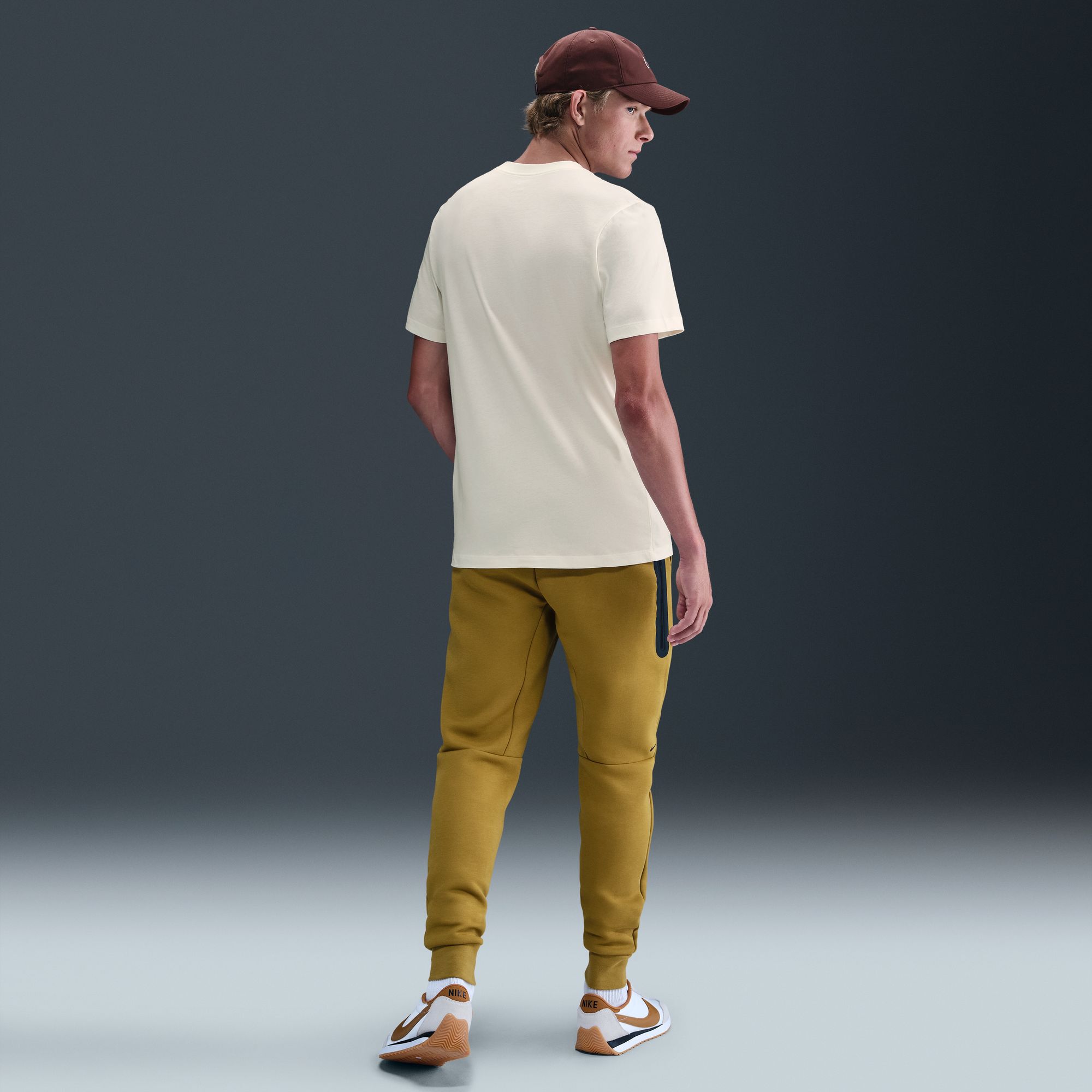 نايكي سبورتسوير image number 4