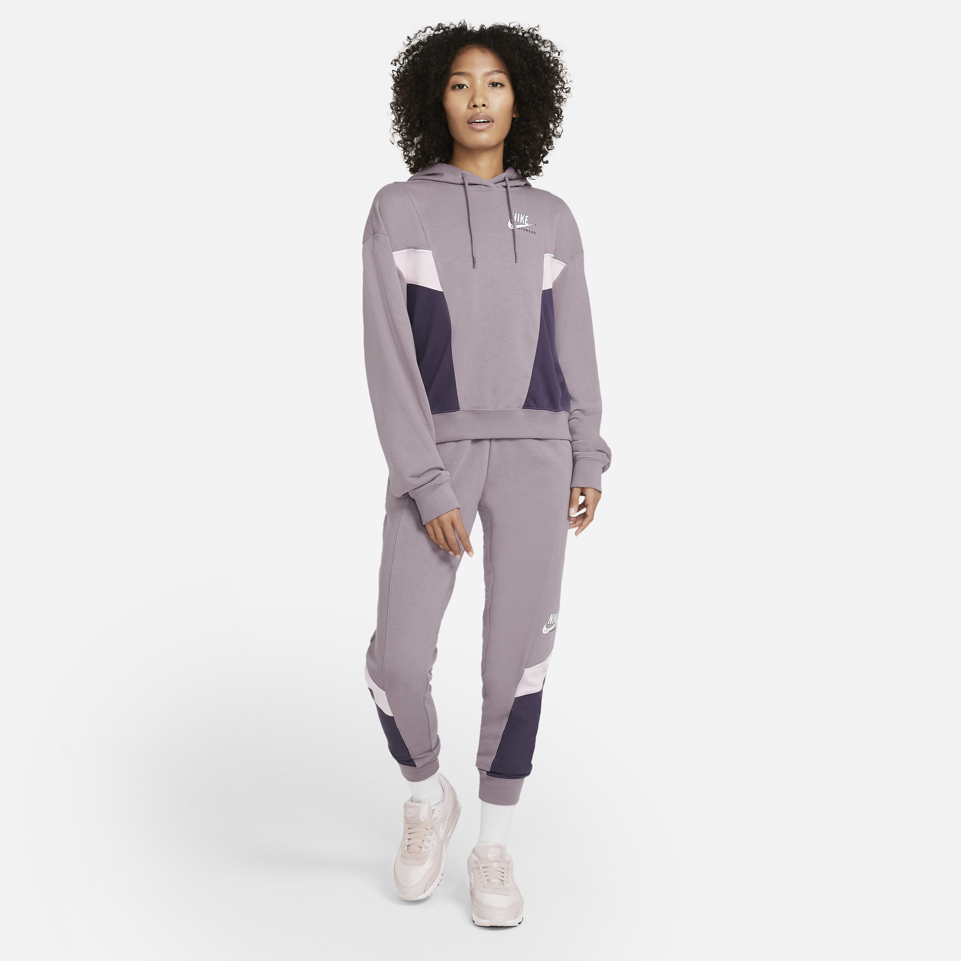 Nike Sportswear Heritage image number 4