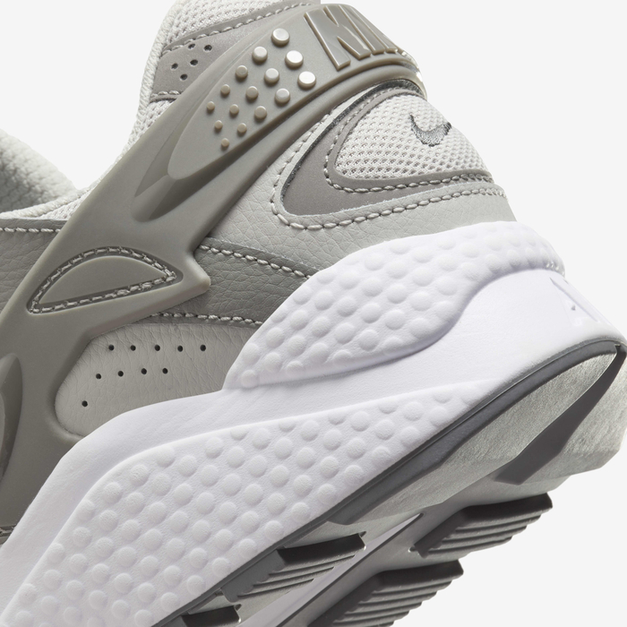 Nike Air Huarache Runner image number 8 Nike Air Huarache Runner image number 8