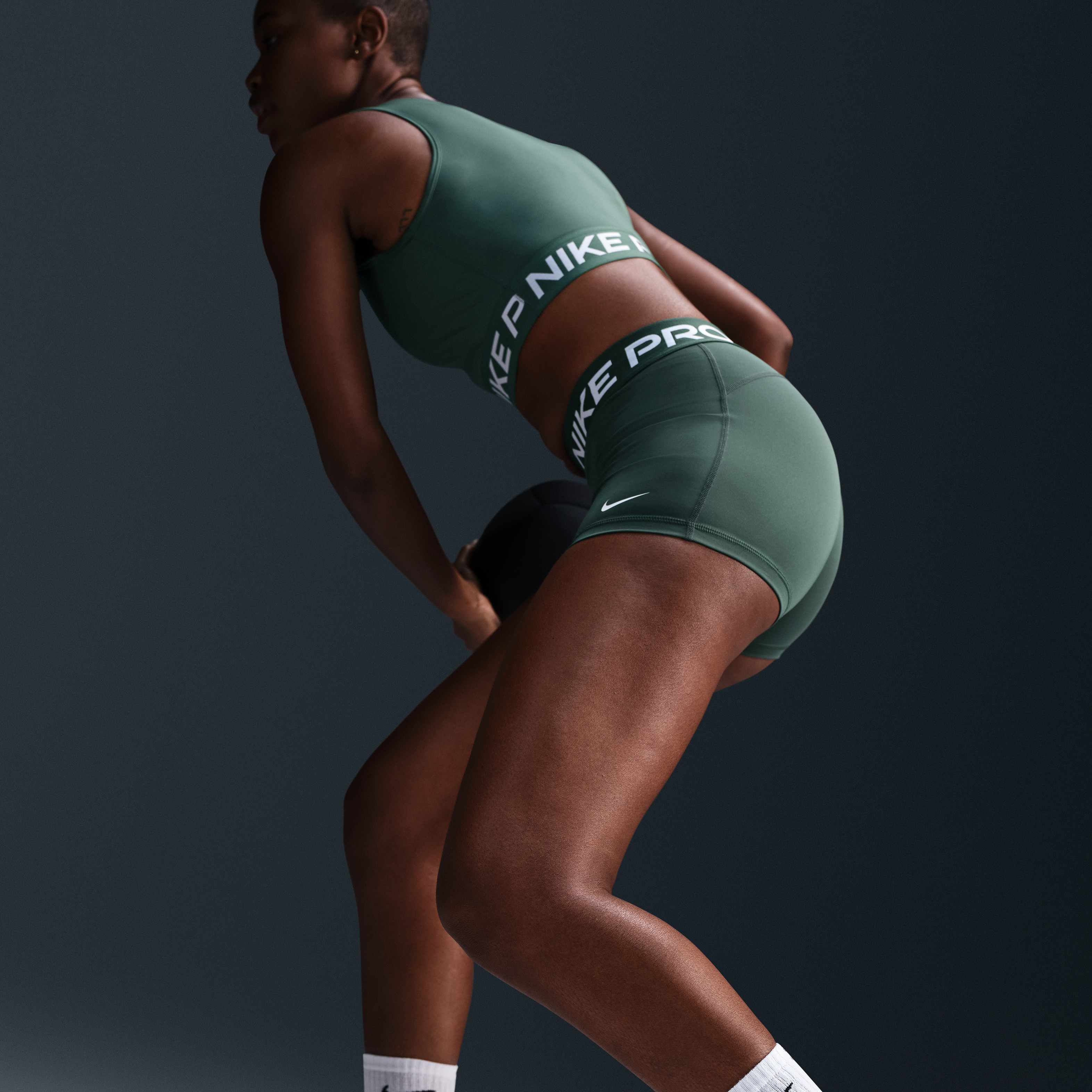 Nike Pro image number 2