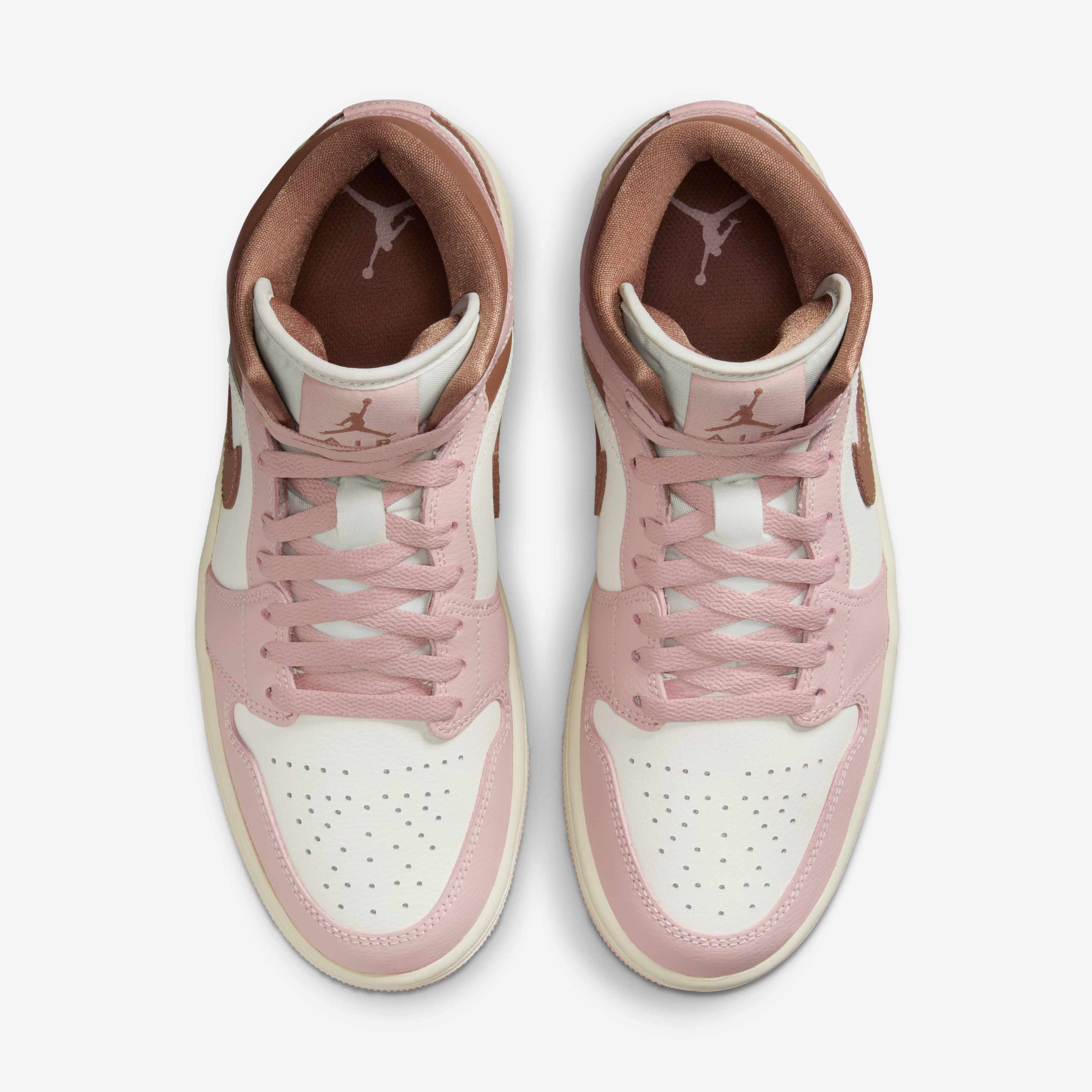 Air Jordan 1 Mid Shoes image number 3