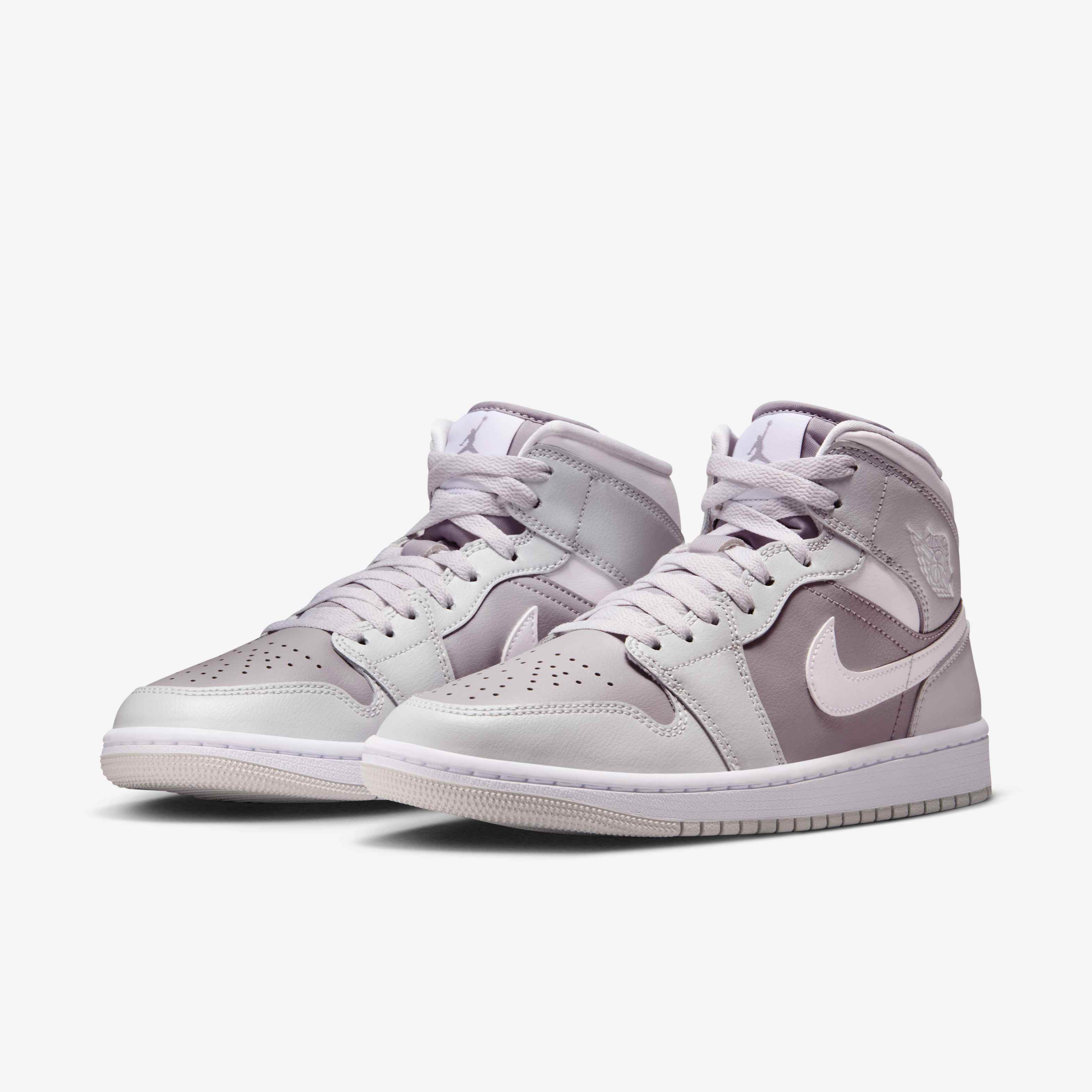 Air Jordan 1 Mid image number 4