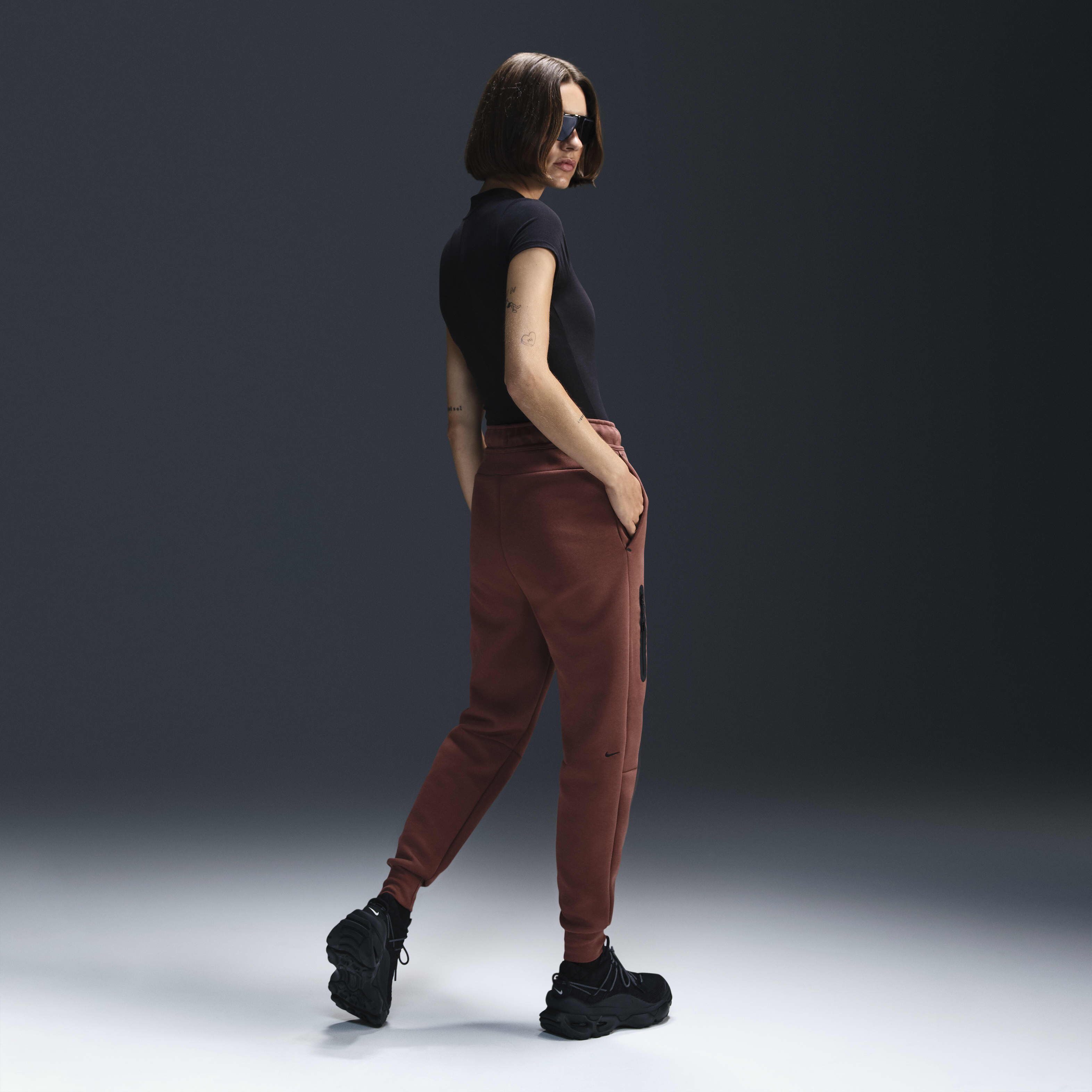 Burgundy nike tech fleece shop