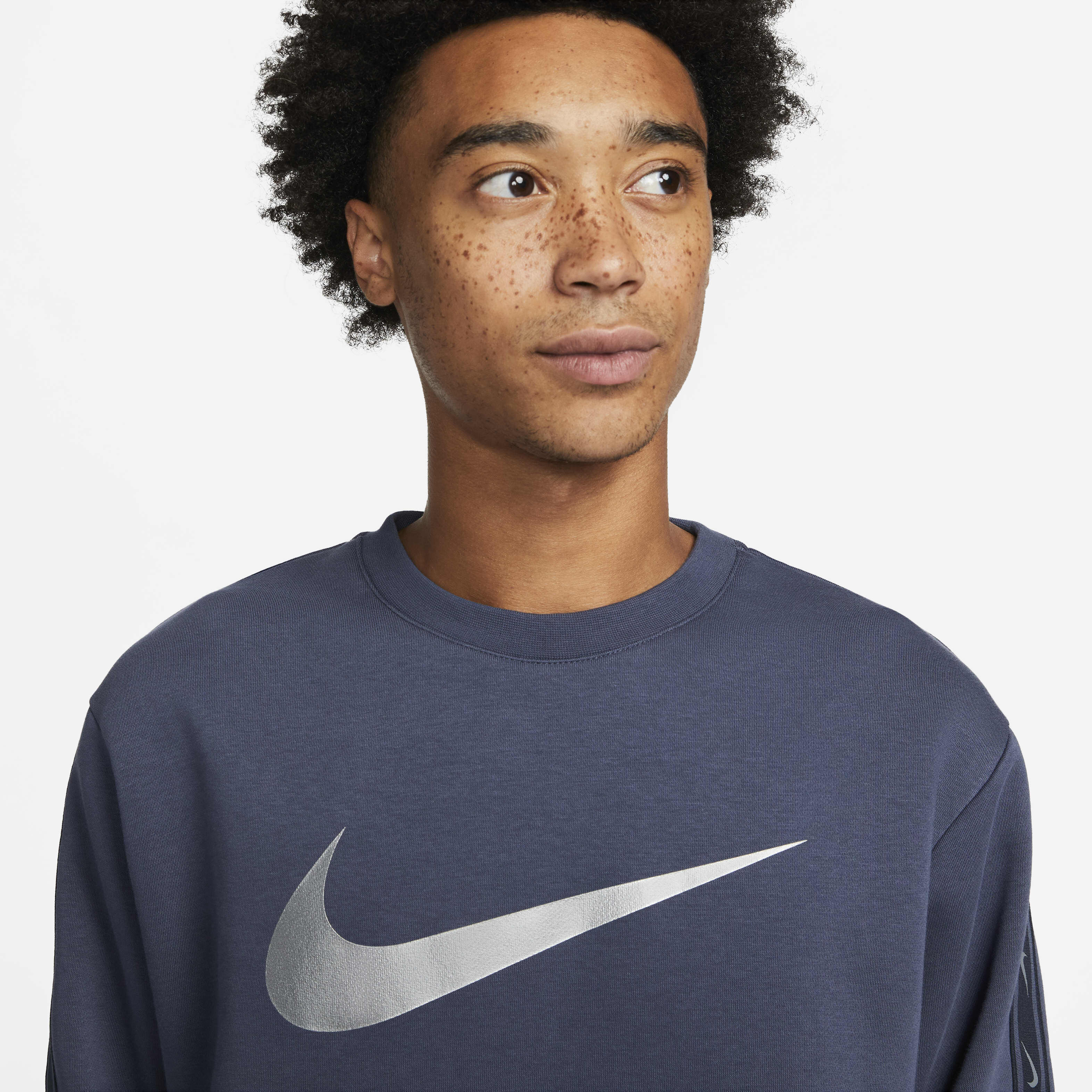 Nike Sportswear Repeat image number 2