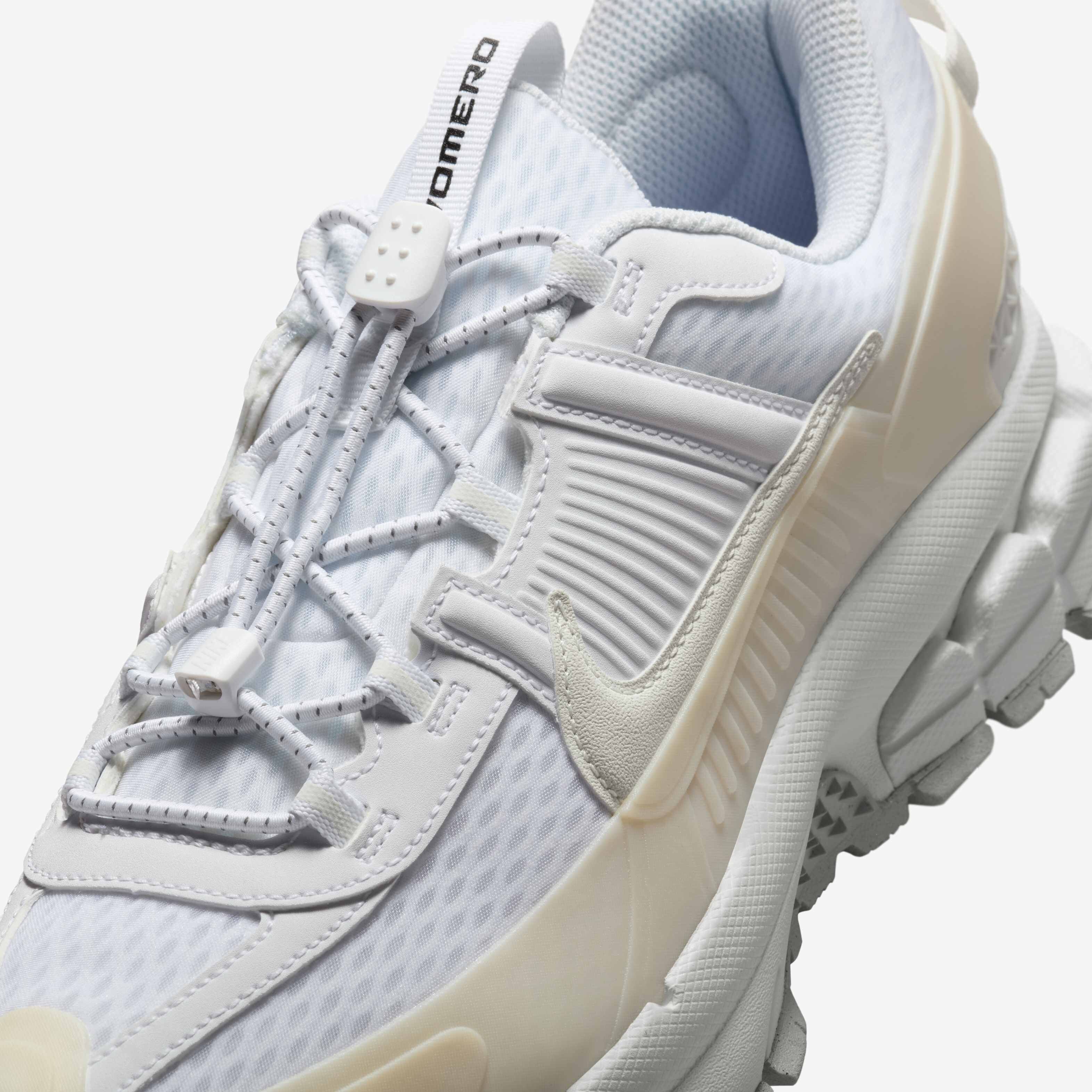◆正規品◆NIKE ZOOM VOMERO ROAM WHITE SUMMIT WHITE◆関税込◆ Nike Zoom Vomero Roam Summit White Light Bone Light Iron Ore