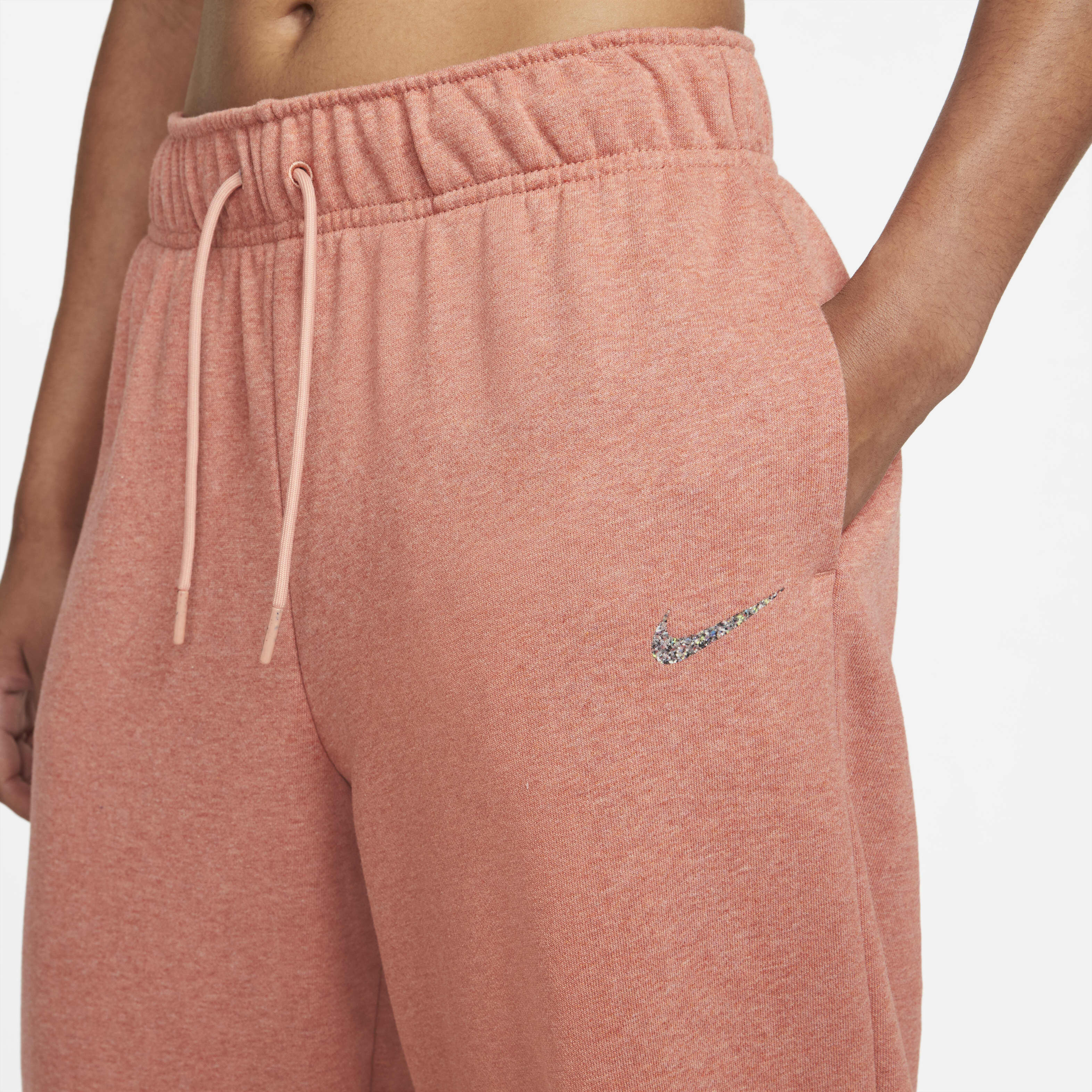 نايكي سبورتسوير كوليكشن ايسنشالز image number 2