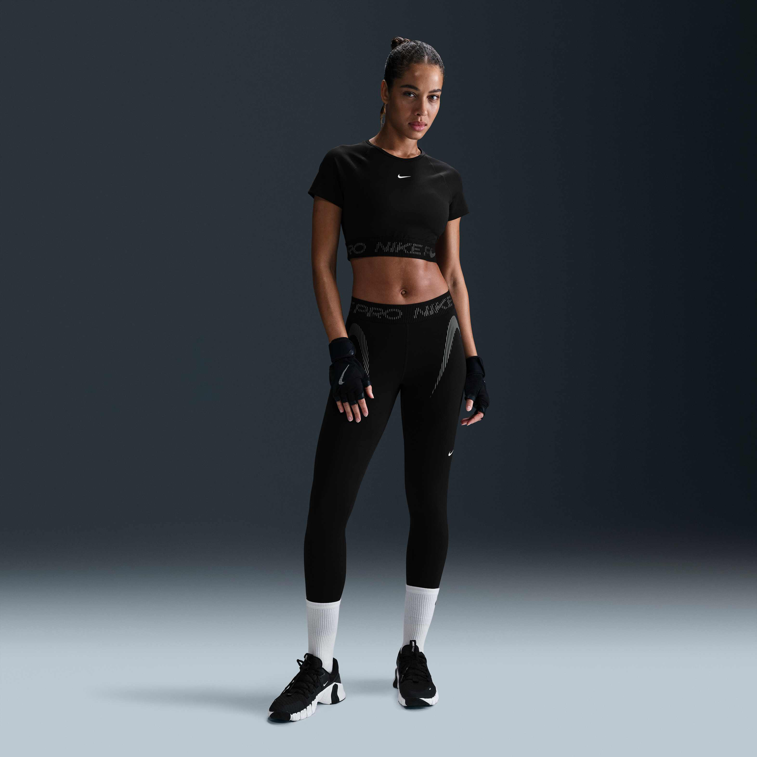 Nike Pro image number 3