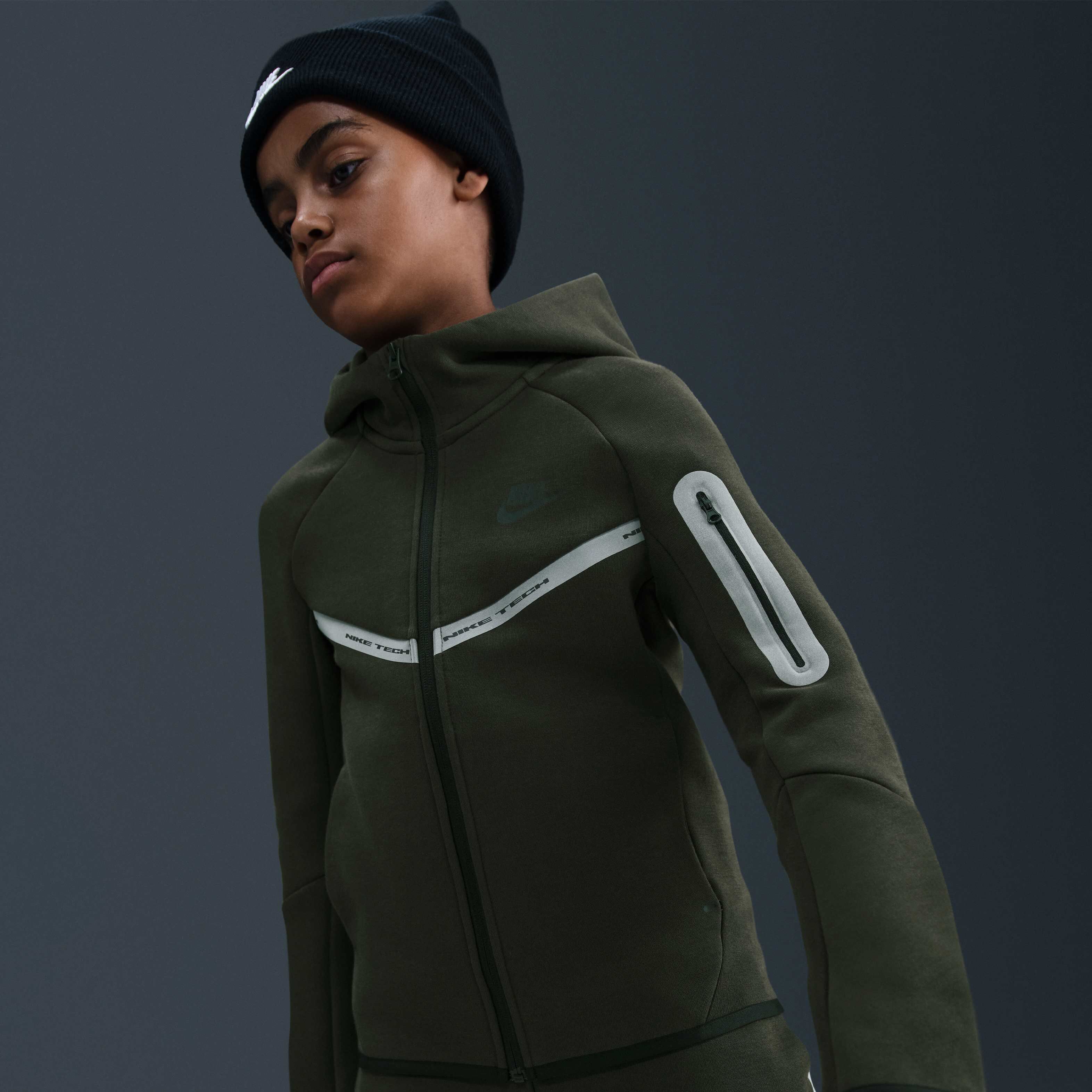 Nike Sportswear Tech Fleece image number 2