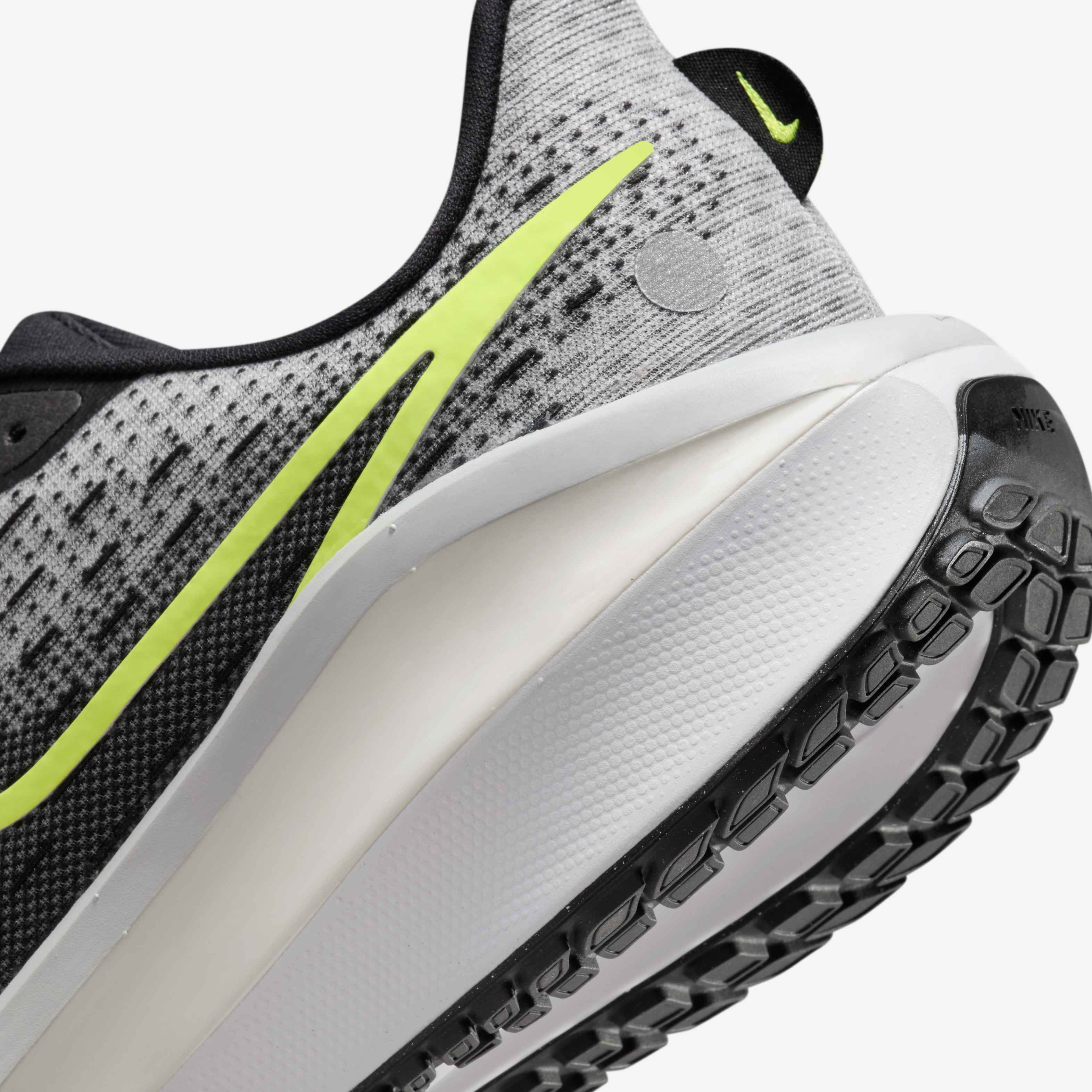 Nike Vomero 17 image number 8